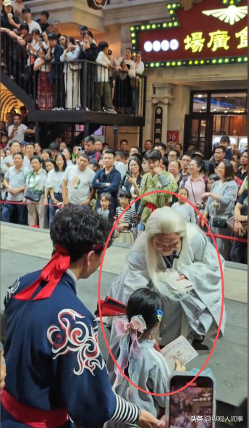 演過無數經典反派!67歲資深男星「今現身風景區打工」 頂高溫「憔悴盡顯老態」令人心疼