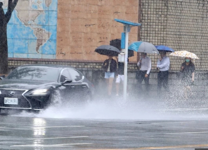 最後的好天氣!全台風雲變色「低溫跌破1字頭」 後面更強「連4天大雨狂襲」