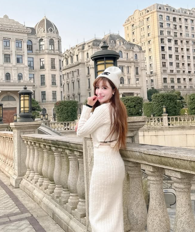 跑去中國發展!台灣女星「突病倒被送進急診室」 戴氧氣罩「虛弱癱在病床」病況曝光