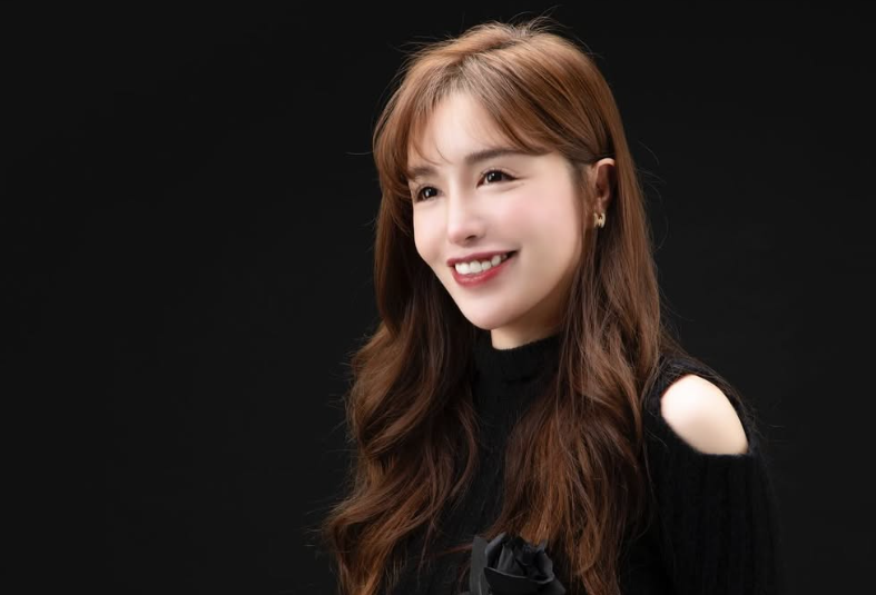 跑去中國發展!台灣女星「突病倒被送進急診室」 戴氧氣罩「虛弱癱在病床」病況曝光