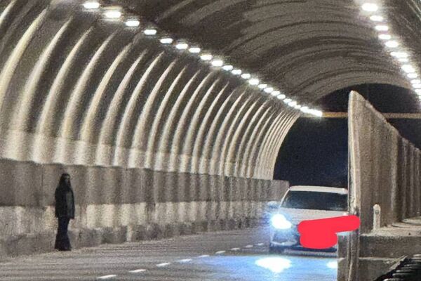 騎車進隧道！他驚見「長髮女鬼站路邊」嚇傻摔車　跑媽祖廟收驚「女鬼被揪出」慘了