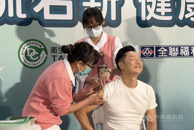 最新／台灣一疫情再起！衛福部示警「12月達顛峰」　羅一鈞急籲「一族群可免費施打」：已破紀錄