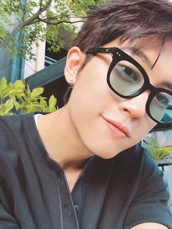 被控軟飯男！范姜「台日混血高學歷家世」曝光　合照曝「哥哥是牙醫男神」：媽媽還是選美皇后