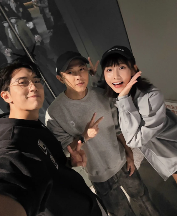 被控軟飯男！范姜「台日混血高學歷家世」曝光　合照曝「哥哥是牙醫男神」：媽媽還是選美皇后