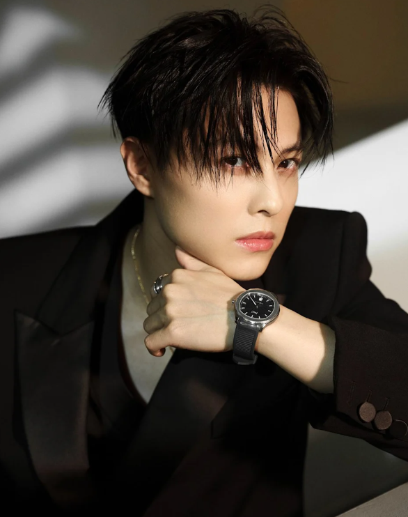 被控軟飯男！范姜「台日混血高學歷家世」曝光　合照曝「哥哥是牙醫男神」：媽媽還是選美皇后