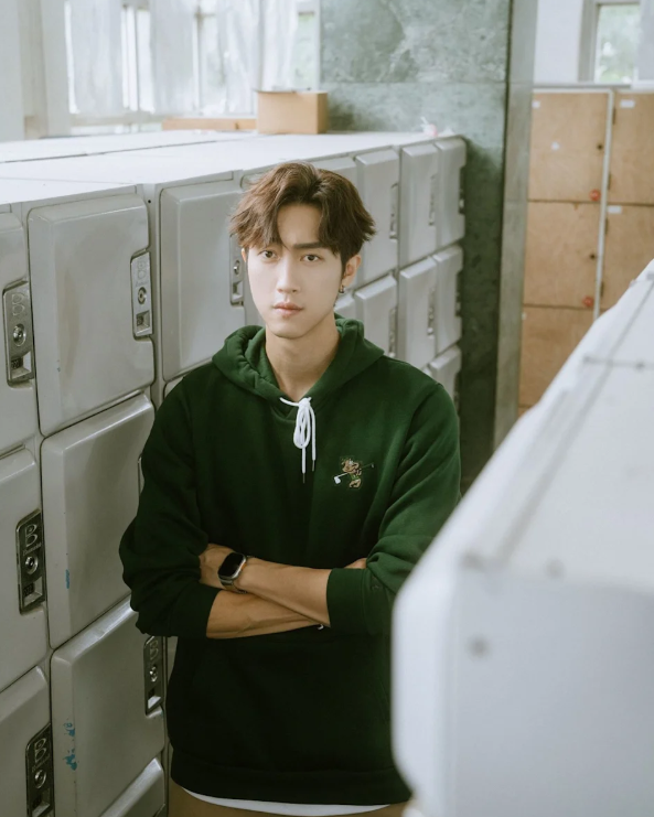 被控軟飯男！范姜「台日混血高學歷家世」曝光　合照曝「哥哥是牙醫男神」：媽媽還是選美皇后