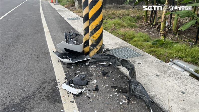 快訊／嘉義重大車禍！23歲女「失控自撞電線桿」　後座男雙腳全斷「2歲女童頭部重創」救不回