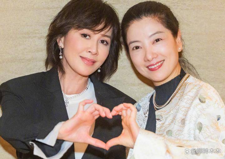 時隔50年！59歲劉嘉玲「曬出同學會合照」夢迴童年　網卻發現「臉部1處亮點」：大輸普通人...