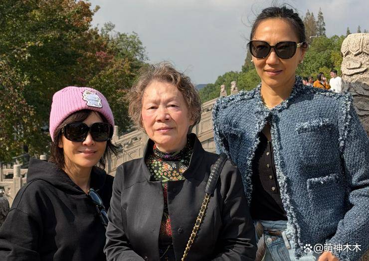 時隔50年！59歲劉嘉玲「曬出同學會合照」夢迴童年　網卻發現「臉部1處亮點」：大輸普通人...