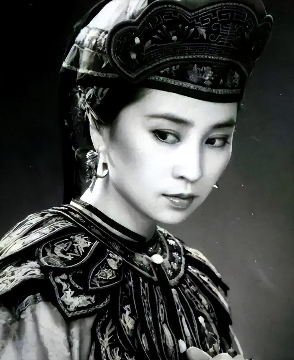 原諒成龍婚外情!林鳳嬌「在家相夫教子卻遭背叛」 無底線包容「為愛退圈43年」近況網嘆息:最偉大女人