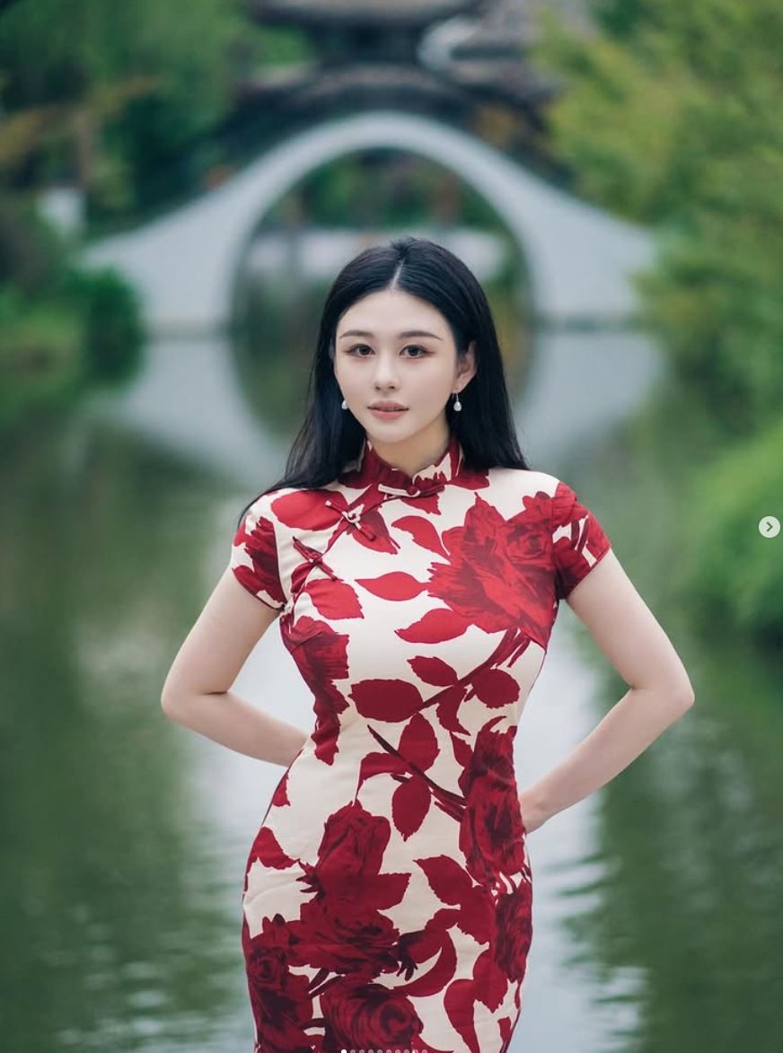 美到像古代穿越來！24歲星二代「萬聖節扮白娘子」　網狂讚「繼承性感女神神顏」：史上最美白蛇♥️