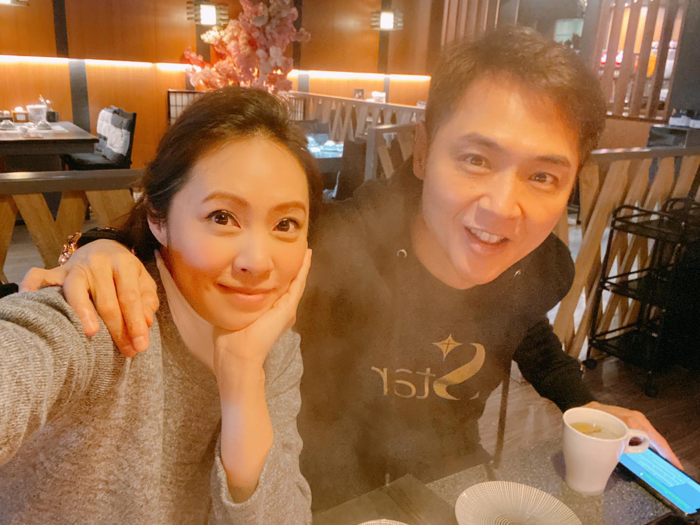 婚前曾悔婚！洪百榕嫁大12歲宋達民坦言「當年不想嫁」 公公「一通電話」她大哭：永遠納入人生版圖