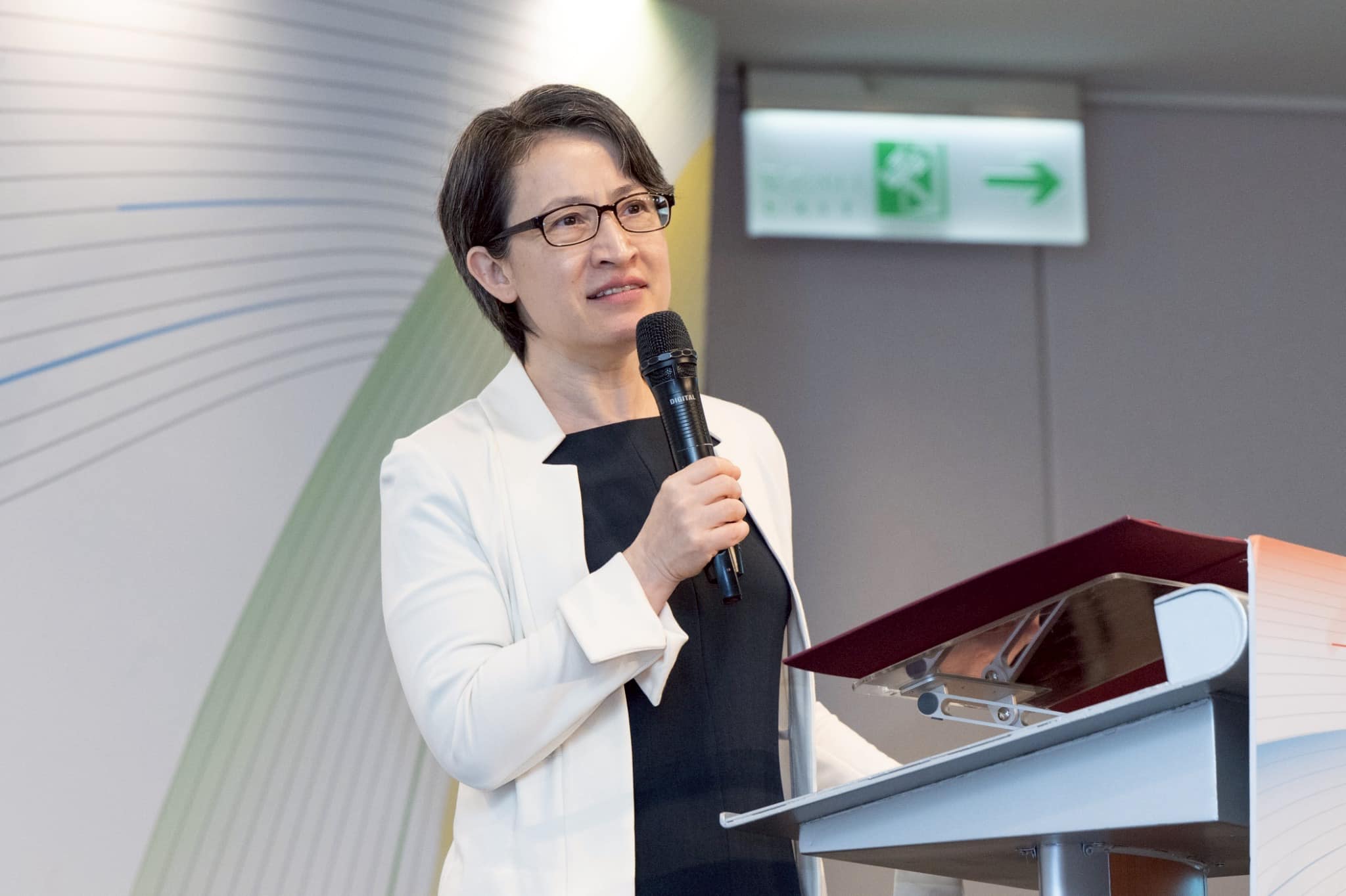 認得出是誰嗎?政壇大咖「29歲盛世美顏曝光」 網戀愛:「好像日劇女主角」