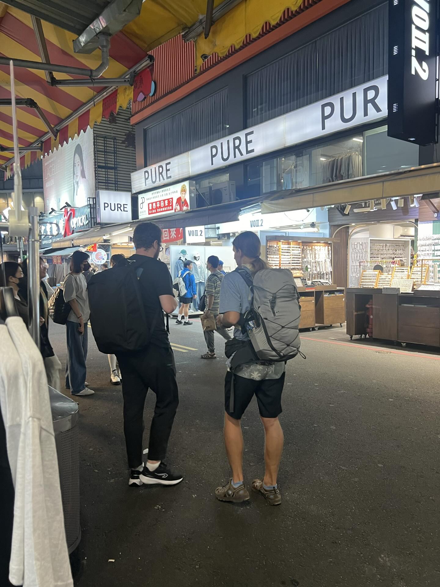 出意外斷手!2俄羅斯人「乞討醫藥費6萬」走遍3縣市 目擊網友「親曝事實真相」:根本踐踏愛心...