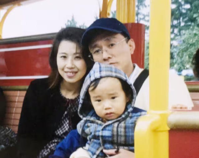 愛妻突遭殺害!白髮翁「租兇宅26年」苦尋真相 兇手身份曝光「竟是最親近的她」他淚崩:可以安息了...