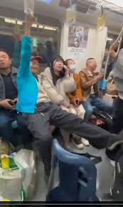 逼讓博愛座失敗!老人囂張「直接坐她腿上」磨蹭噁笑 他下場慘了