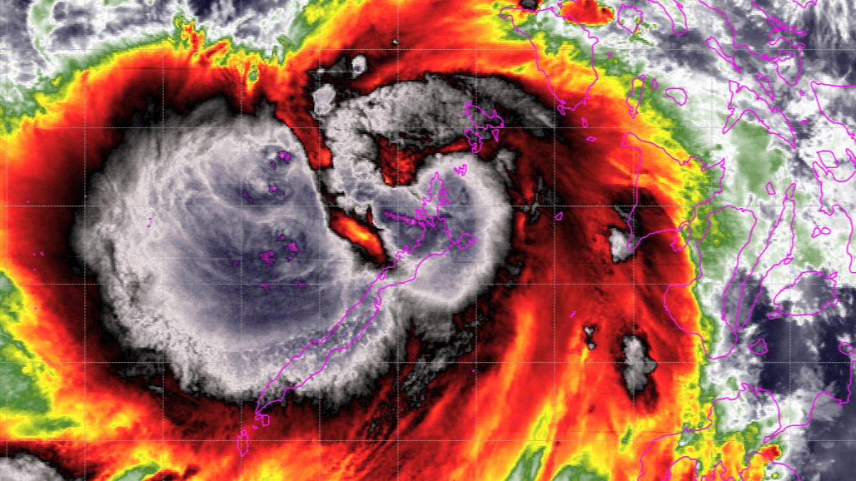 鳳凰颱風「恐成超級強颱」!專家示警「恐貫穿台灣」風雨時間曝光