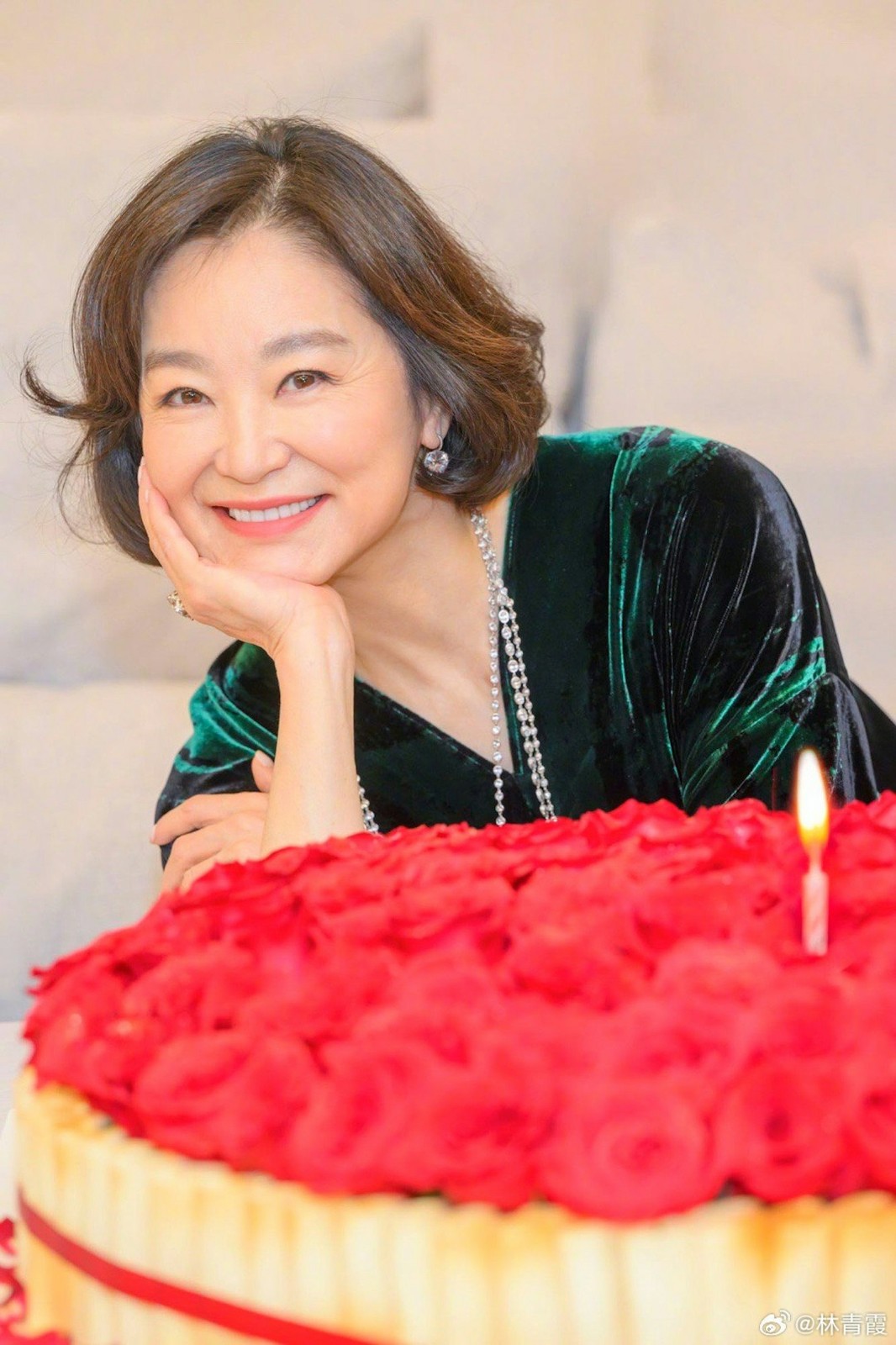 不醫美照樣凍齡!林青霞曬「71歲慶生美照」 氣色紅潤「膚質0瑕疵如少女」網讚:歲月不敗美人❤️