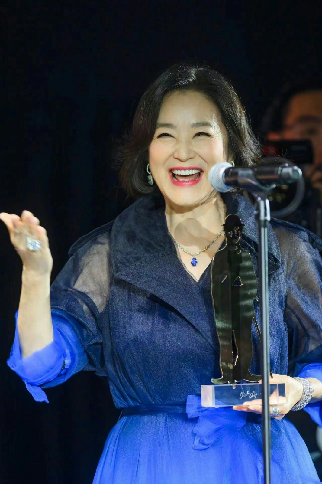 不醫美照樣凍齡!林青霞曬「71歲慶生美照」 氣色紅潤「膚質0瑕疵如少女」網讚:歲月不敗美人❤️
