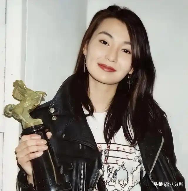 離婚單身多年！張曼玉「巔峰時淡出」隱居國外　61歲「逛寶寶衣服」突驚喜公開：是時候向你們介紹了