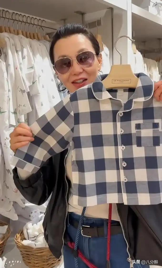 離婚單身多年！張曼玉「巔峰時淡出」隱居國外　61歲「逛寶寶衣服」突驚喜公開：是時候向你們介紹了