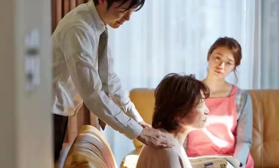 我每月退休金有4萬多！心疼孩子每月「補貼兒女各1萬2」　出車禍住院「幾小時後發現」：我錯得離譜