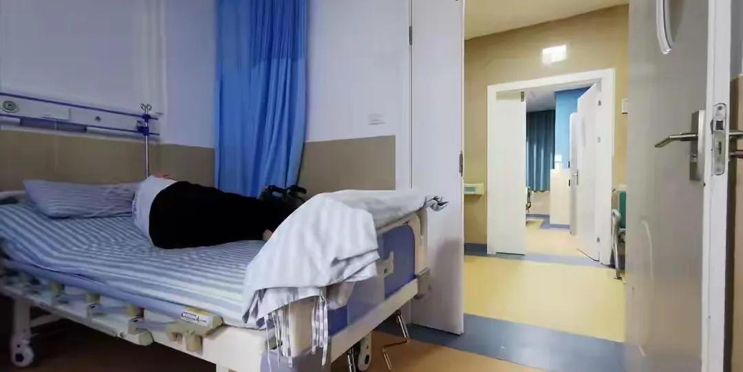 我每月退休金有4萬多！心疼孩子每月「補貼兒女各1萬2」　出車禍住院「幾小時後發現」：我錯得離譜