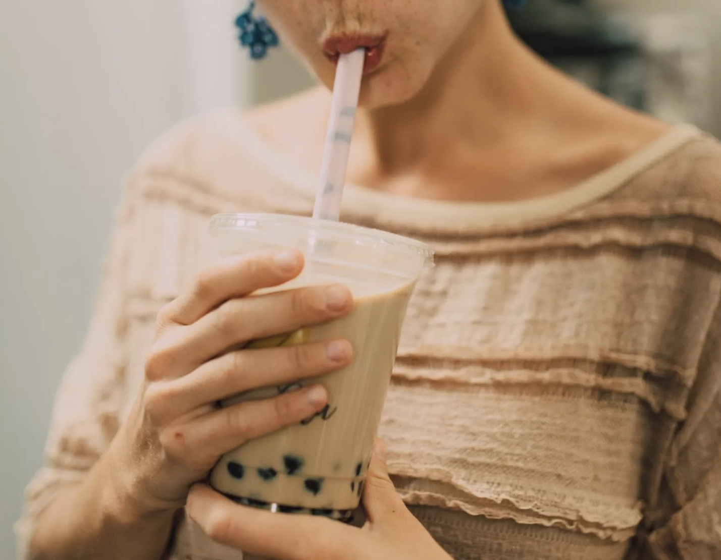 大腸癌年輕化！「台灣7.8年級生」罹腸癌風險最高　醫證實「2關鍵害的」快戒掉：老年人反而沒有