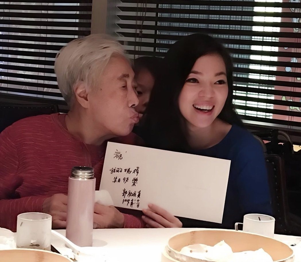 婆婆才剛過世！曾馨瑩遭爆「和好姊妹開心慶生」遭轟　她急回應「已盡量保持冷靜...」