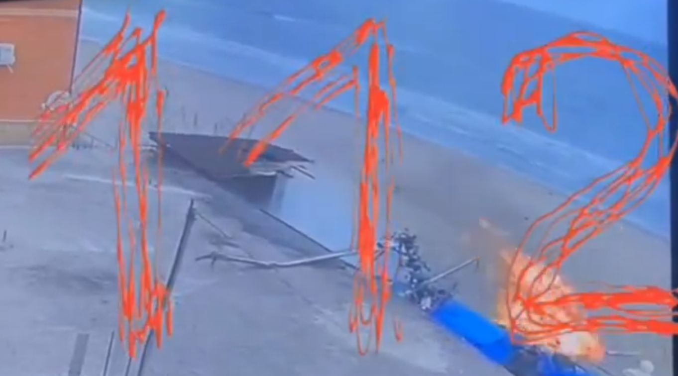 飛機突然墜毀!海灘瞬間起火「目前死傷曝光」