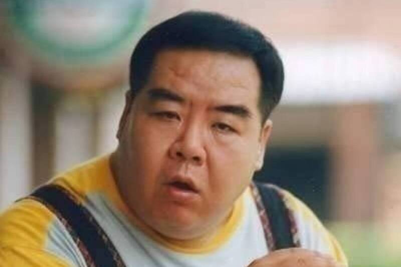 曾欠7000萬債務！74歲大咖影帝「被目擊斷崖式暴瘦」　蓄鬍花白「標誌圓臉全消風」健康狀況曝光