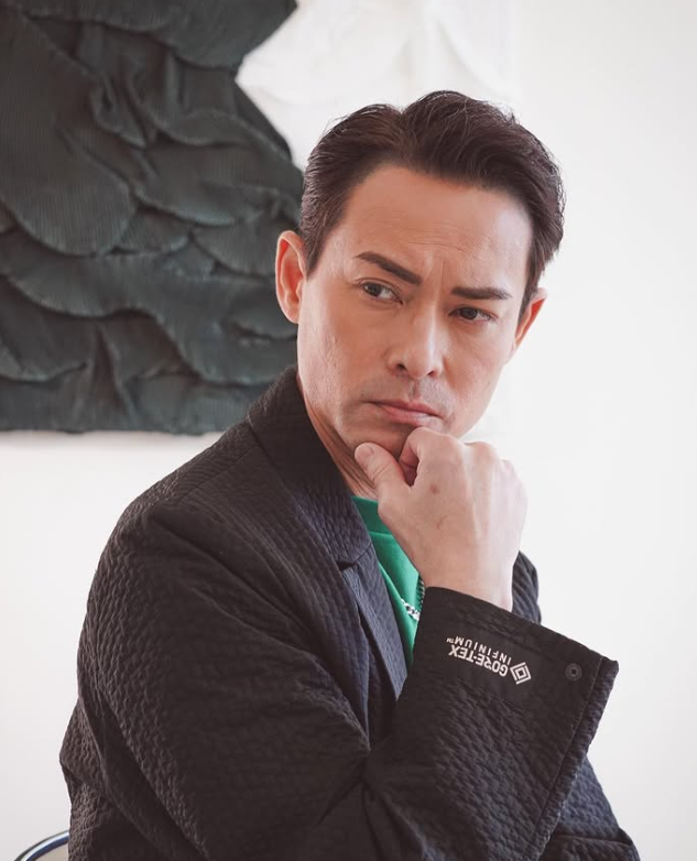 鏡頭前痛哭求救！52歲男星「愛妻患急性肝硬化」　著急求捐「598萬醫藥費」：情況很危急...