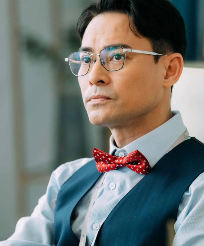 鏡頭前痛哭求救！52歲男星「愛妻患急性肝硬化」　著急求捐「598萬醫藥費」：情況很危急...