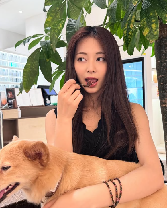 獲選全球第一美!子瑜「神遺傳凍齡媽高顏值」 母女合照曝光網激動:「根本是姊妹...」