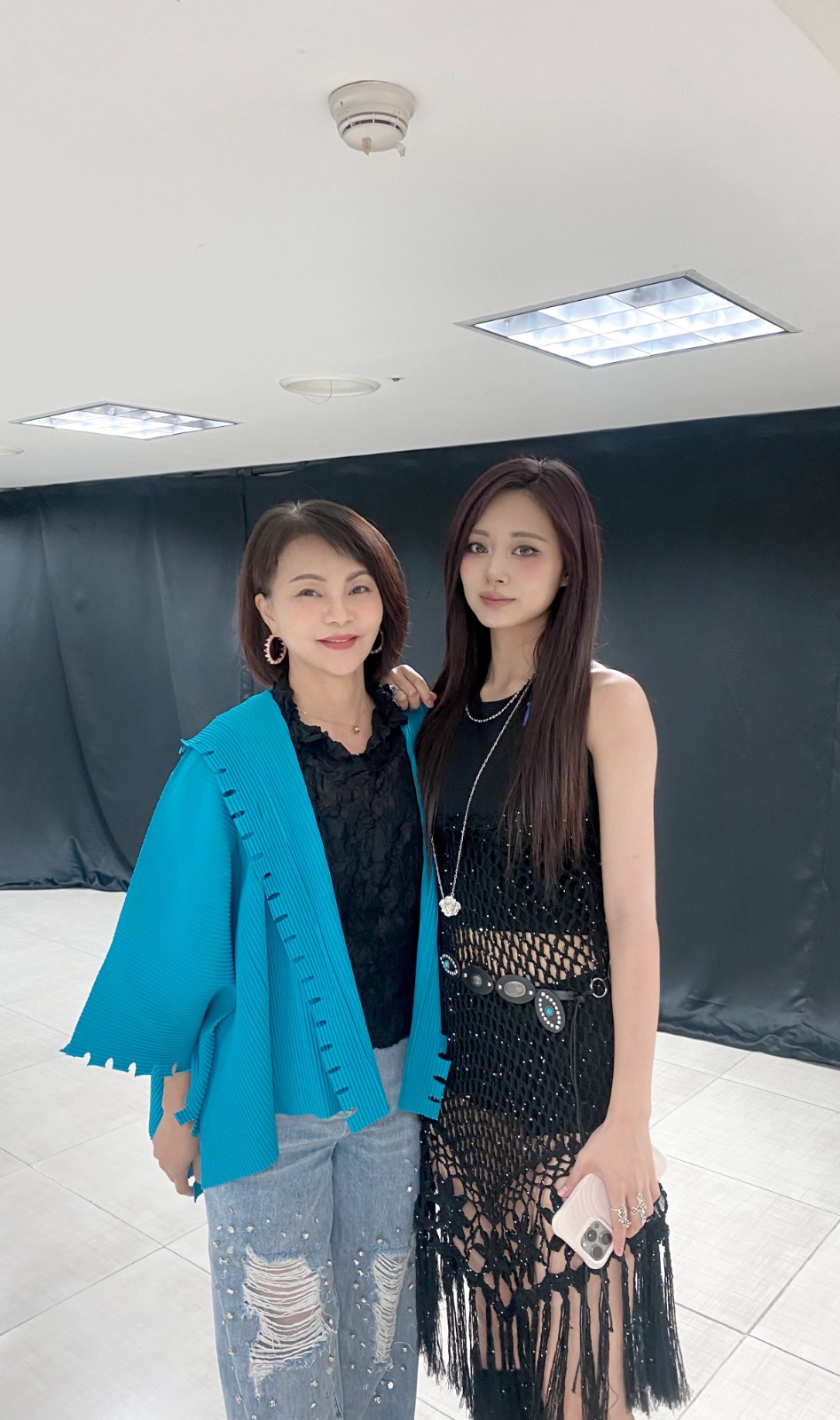 獲選全球第一美!子瑜「神遺傳凍齡媽高顏值」 母女合照曝光網激動:「根本是姊妹...」