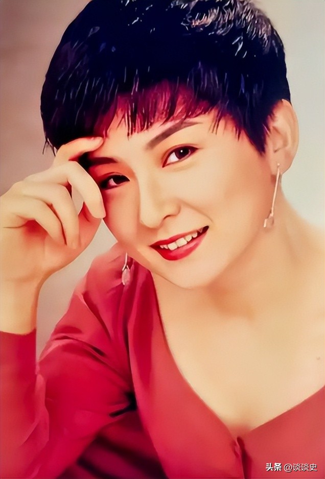 曾在樂壇發光發熱！昔日天后「67歲依舊未婚未生」　痛失摯愛「遭遇打擊無法自理生活」令人嘆息