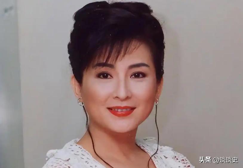 曾在樂壇發光發熱！昔日天后「67歲依舊未婚未生」　痛失摯愛「遭遇打擊無法自理生活」令人嘆息