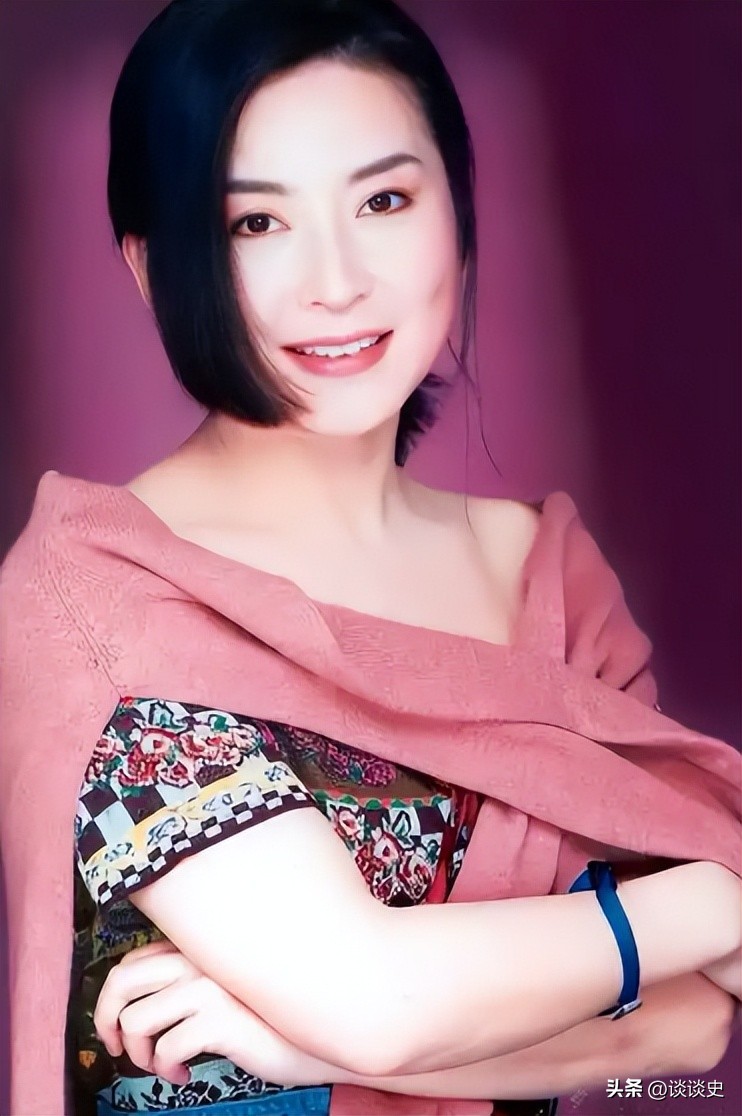 曾在樂壇發光發熱！昔日天后「67歲依舊未婚未生」　痛失摯愛「遭遇打擊無法自理生活」令人嘆息