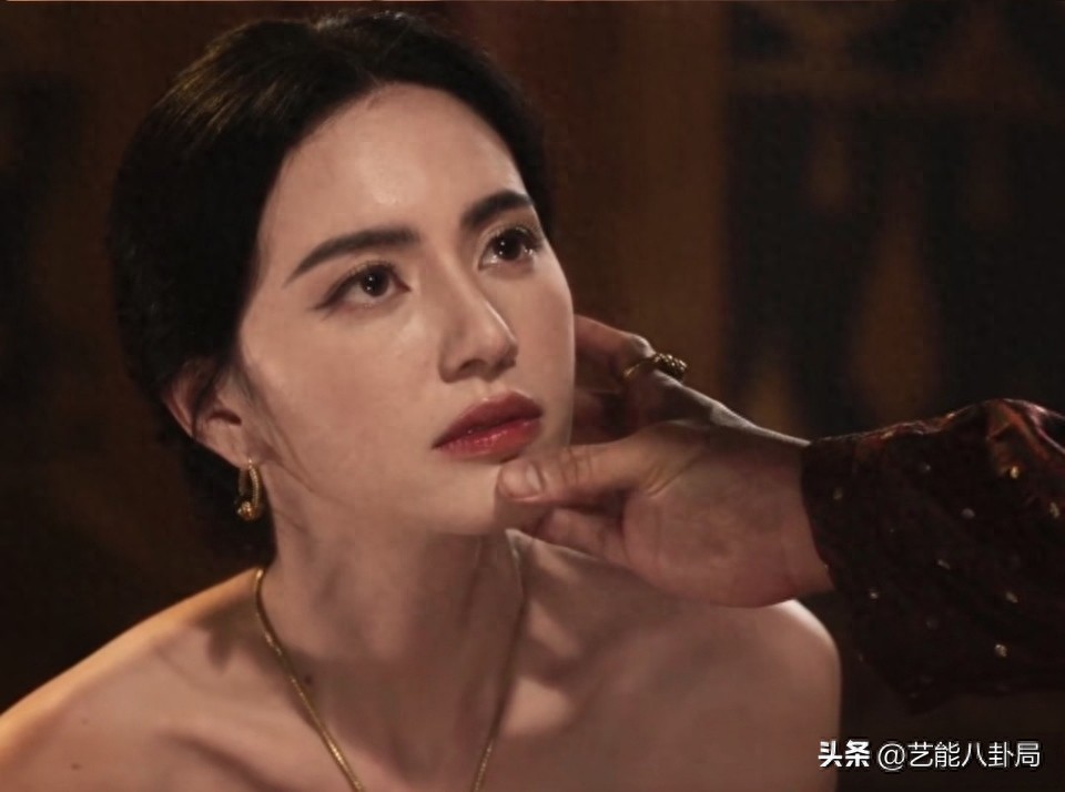 嫁大9歲大咖！33歲女星「秀出15克拉婚戒」低調結婚　男方正臉曝光「被酸相貌平平」但身家超驚人