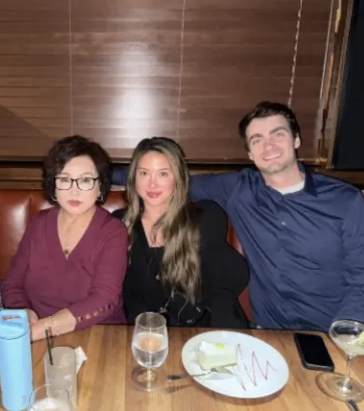 獨自拉拔女兒嫁人!70歲瓊瑤影后「合照陳美鳳超凍齡」 不捨告白女婿「吵架了別還給我?」