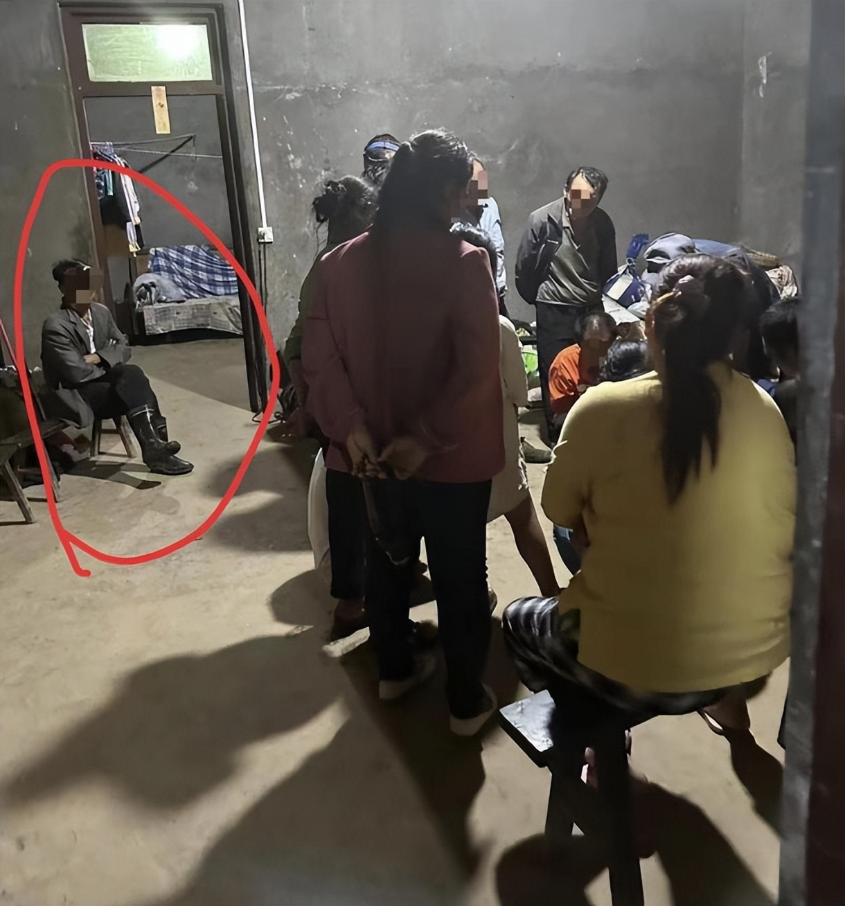 49歲女失蹤多日!被發現「藏石縫中喪命」最後畫面曝光 兒子崩潰「兇手還來家裡吃飯...」