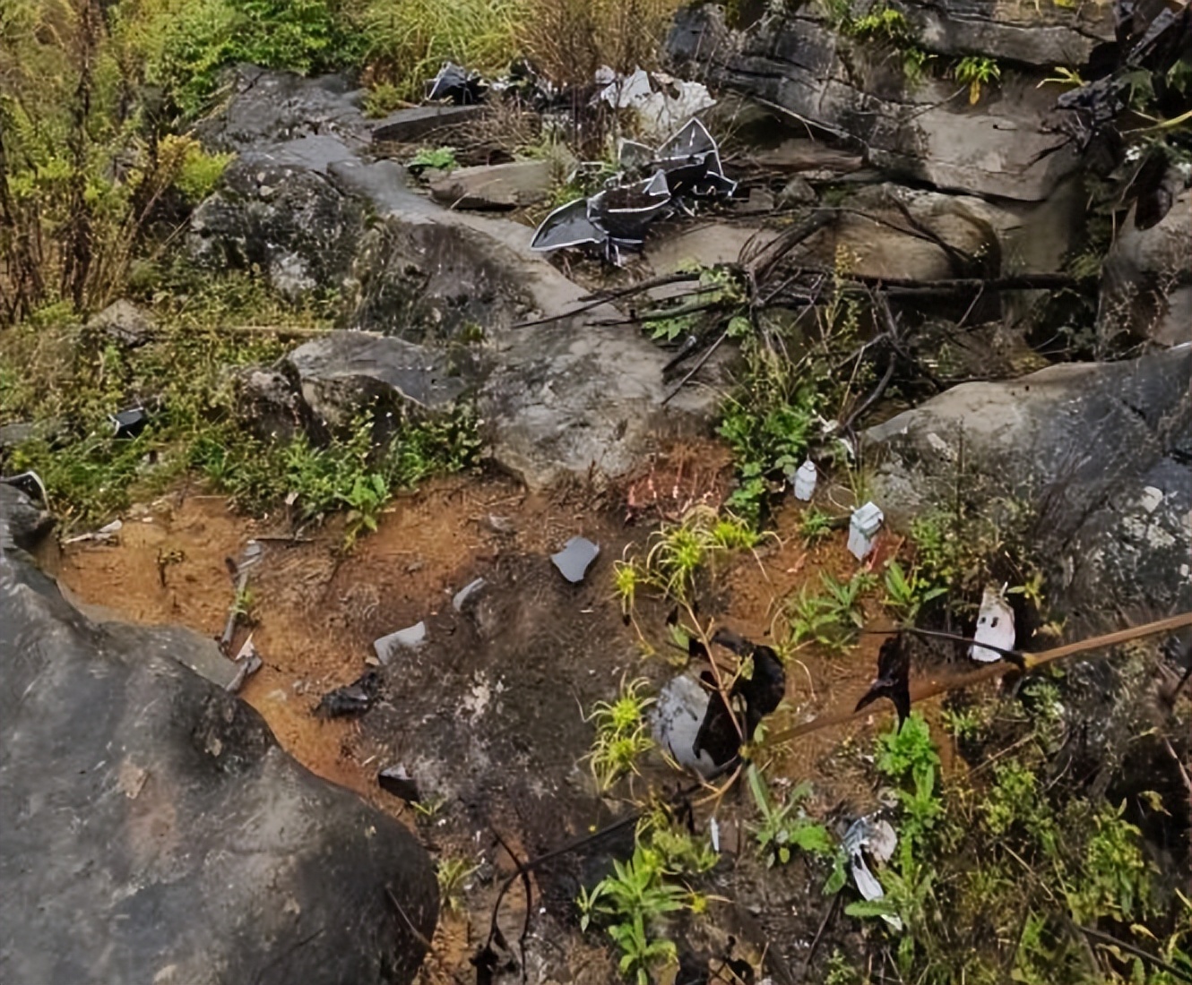 49歲女失蹤多日!被發現「藏石縫中喪命」最後畫面曝光 兒子崩潰「兇手還來家裡吃飯...」