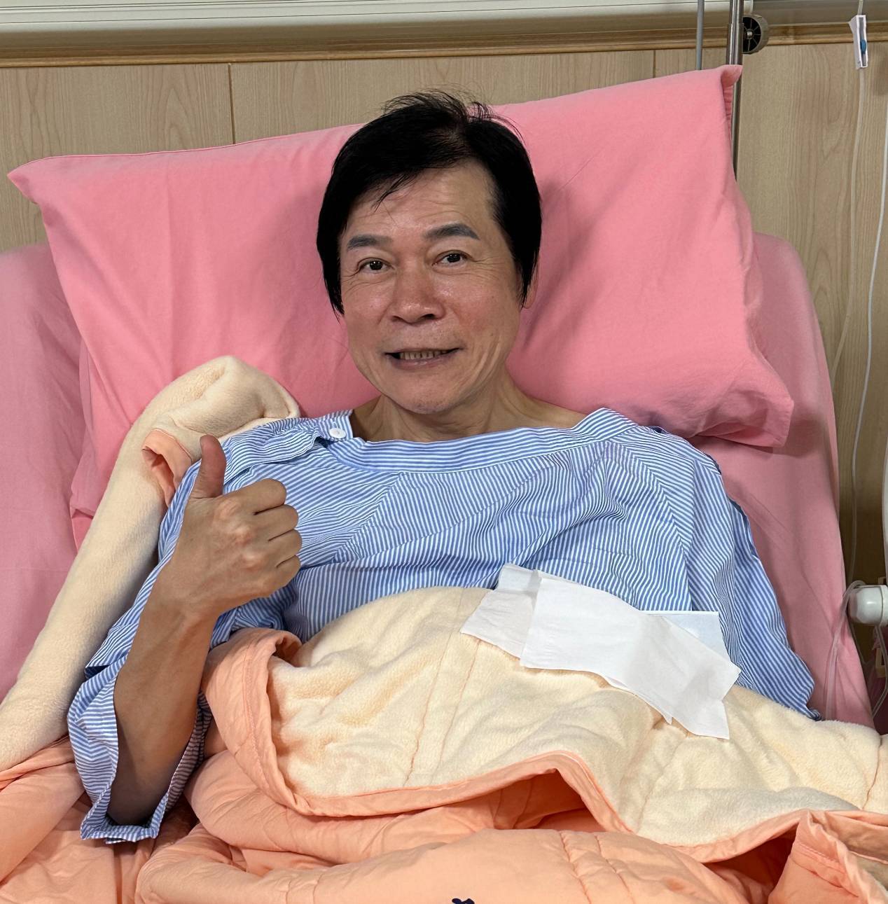 雙目緊閉送醫！62歲洪榮宏驚傳開刀「教友圍一圈祈禱」　被疑重病罹癌「化驗結果曝光」