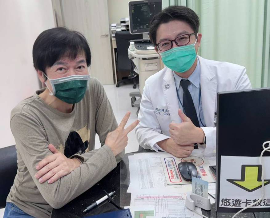 雙目緊閉送醫！62歲洪榮宏驚傳開刀「教友圍一圈祈禱」　被疑重病罹癌「化驗結果曝光」