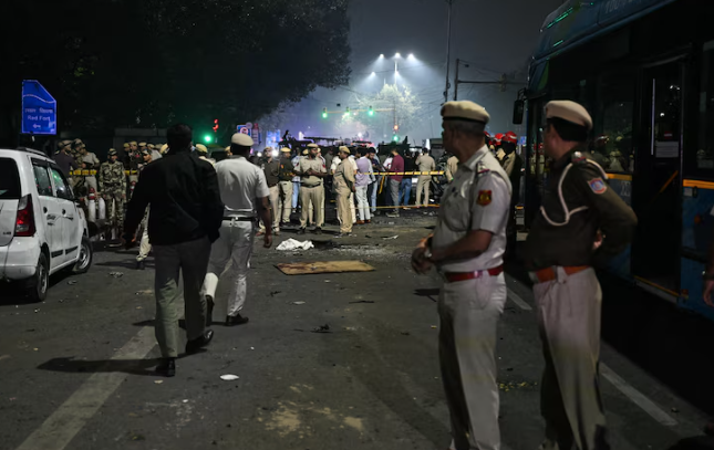 只是在等紅燈！突然巨響「釀10死30傷」　現場緊急封鎖「初步調查曝光」