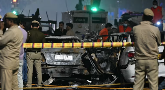 只是在等紅燈！突然巨響「釀10死30傷」　現場緊急封鎖「初步調查曝光」