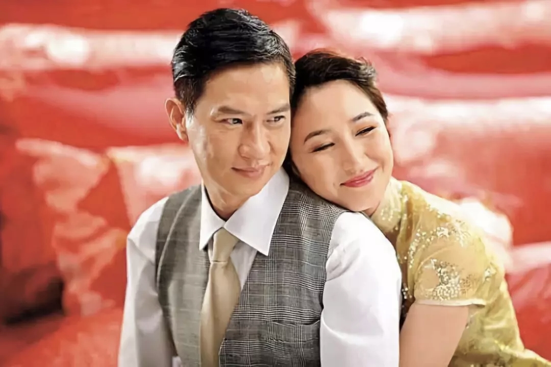 當年電暈無數人!當紅女星「嫁影帝後甘願息影」 61歲驚喜現身網驚豔:「像被歲月忘記」