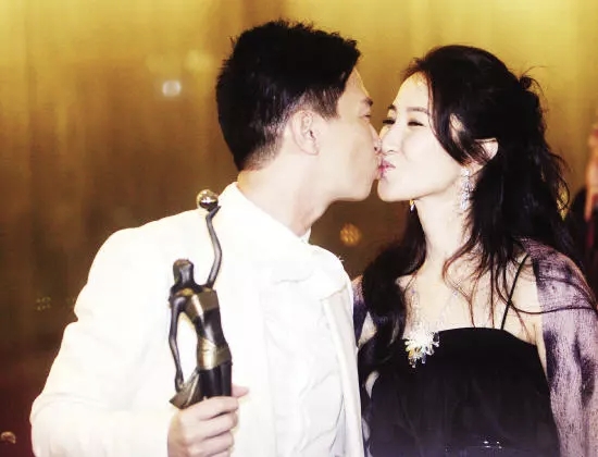 當年電暈無數人!當紅女星「嫁影帝後甘願息影」 61歲驚喜現身網驚豔:「像被歲月忘記」