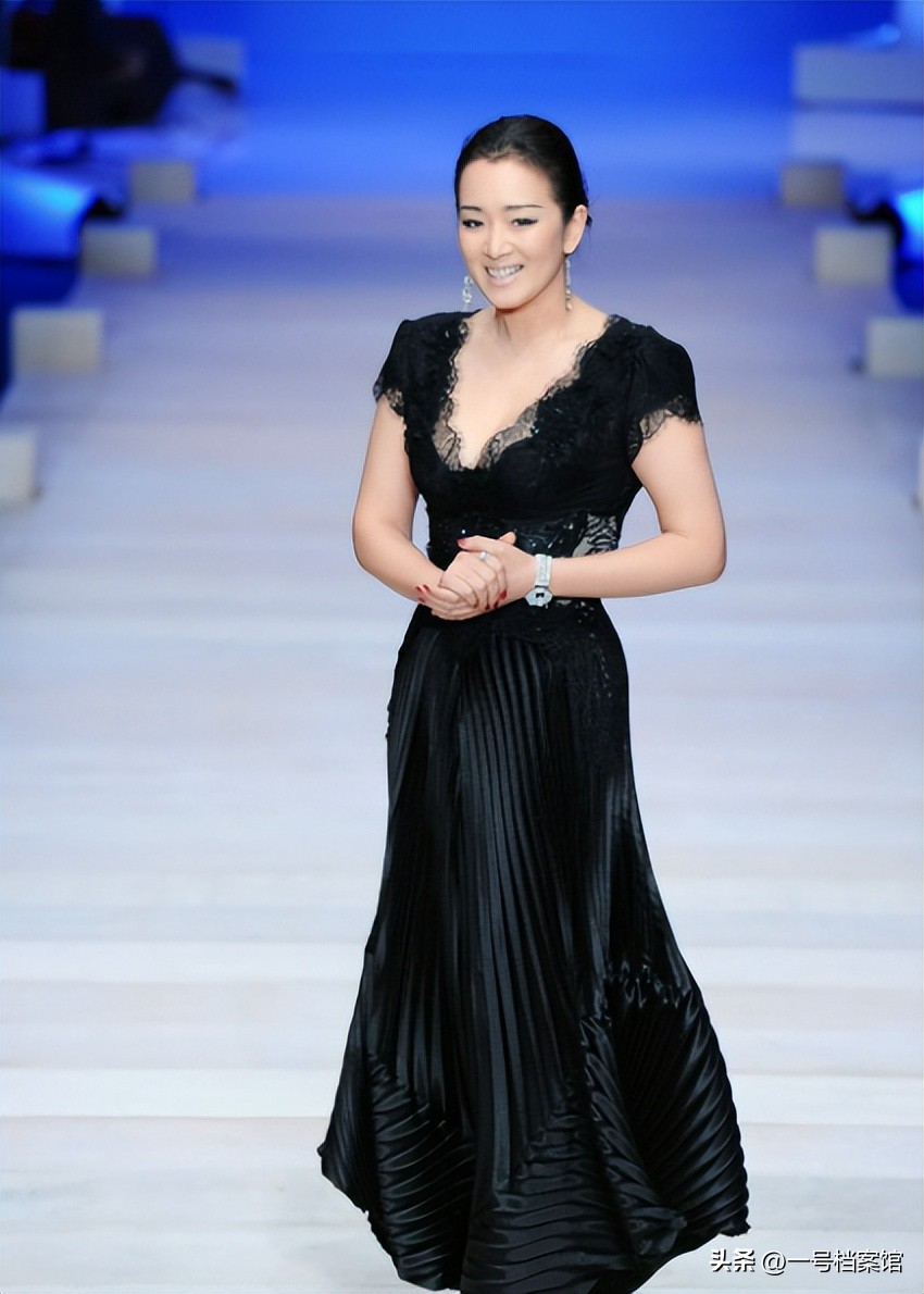 歲月不饒人?59歲大咖影后「無修圖照盡顯老態」 放大看「明顯垂下來」網嚇壞:以為是隔壁大媽