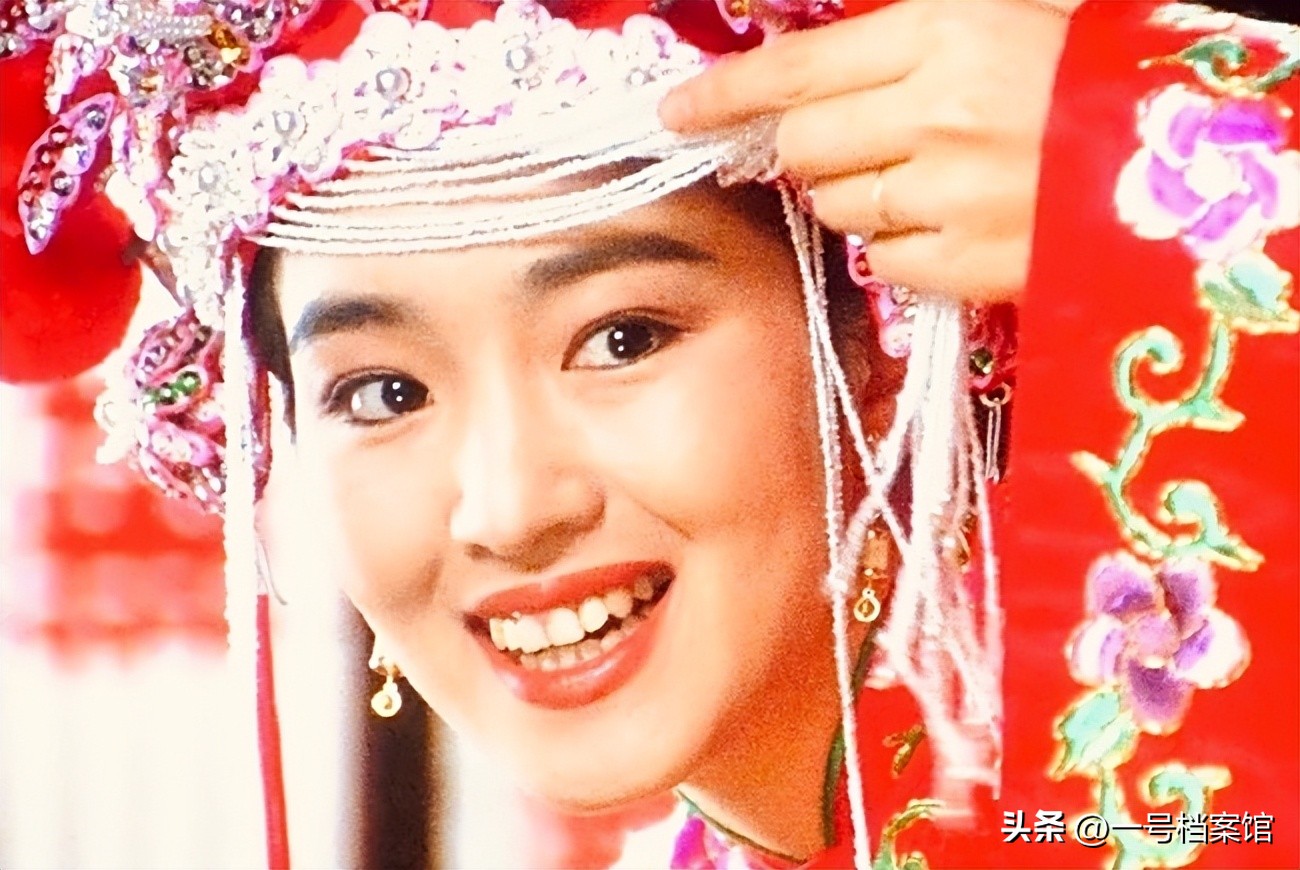 歲月不饒人?59歲大咖影后「無修圖照盡顯老態」 放大看「明顯垂下來」網嚇壞:以為是隔壁大媽